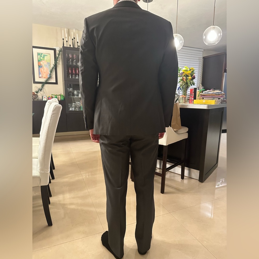 Grey suit - Picture 2 of 4